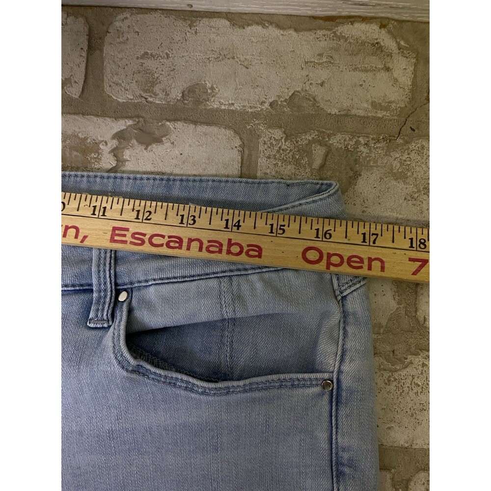 Laurie Felt Women’s Boyfriend Jeans Light Wash Blue Denim Cotton Petite 10P - Picture 4 of 9